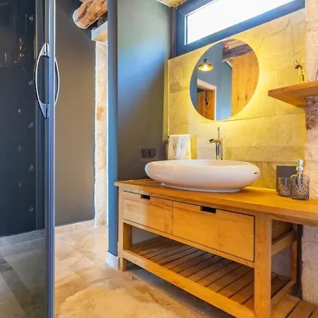 Willa Silver House, Luxurious In