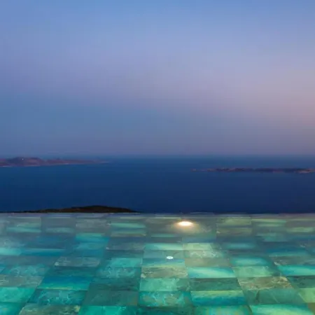 Villa Silver House, Luxurious In *