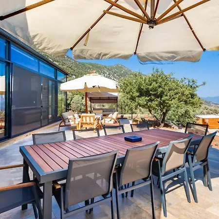 Silver House, Luxurious In