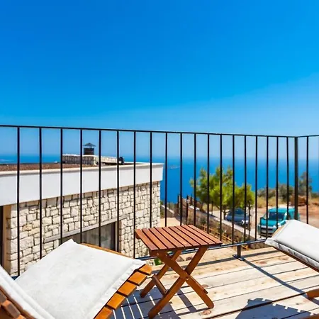 Silver House, Luxurious In