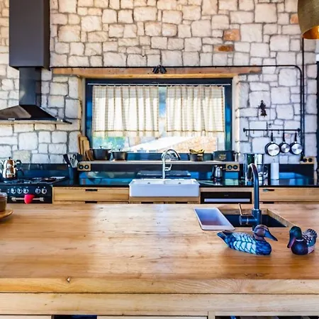 Villa Silver House, Luxurious In *