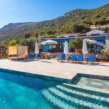 Villa Silver House, Luxurious In *