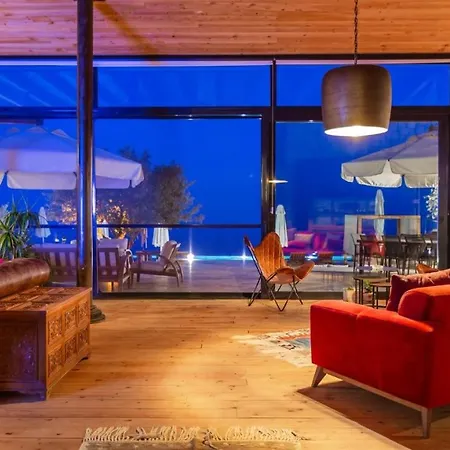 Villa Silver House, Luxurious In *